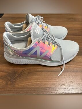 New Balance FuelCore Coast v4 W8 Holographic